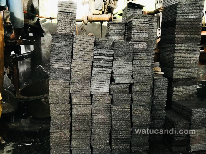 Cutting Pedra Hitam Lisa Black Lava Stone Tiles watucandi
