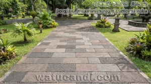 Sol et allée de cour en pierre javanaise avec pierre de gué exotique faite main en différentes tailles de Watucandi Indonésie