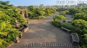 Taman dengan lempengan batu andesit dan lava hitam gaya Borobudur dari Watucandi Indonesia